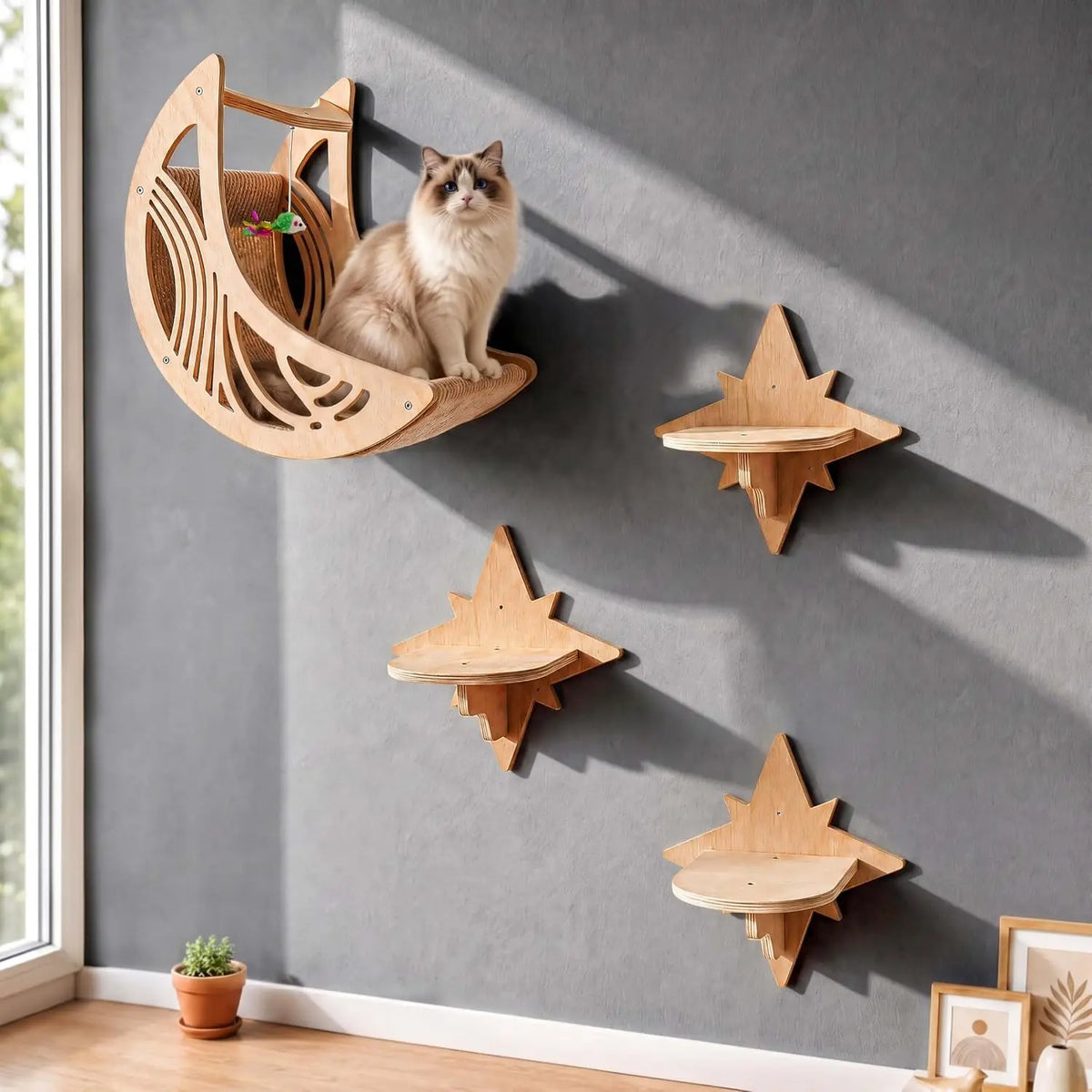 Berceau mural en forme de lune avec un chat installé dedans
